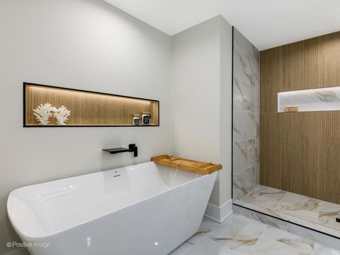 Tiny photo for 6207 N Hiawatha Avenue, Chicago, IL 60646 (MLS # 12501999)