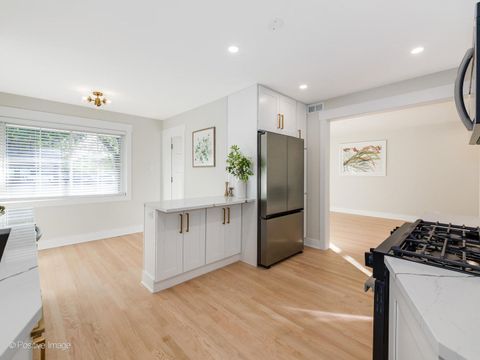 Tiny photo for 6207 N Hiawatha Avenue, Chicago, IL 60646 (MLS # 12501999)