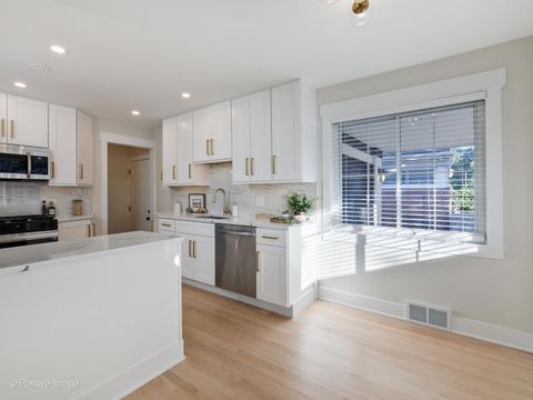 Tiny photo for 6207 N Hiawatha Avenue, Chicago, IL 60646 (MLS # 12501999)