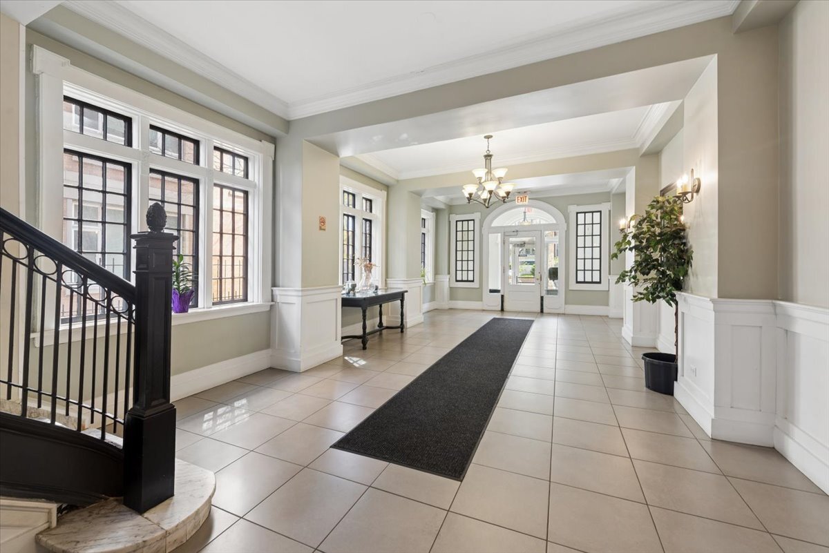 4144 N Sheridan Road 109