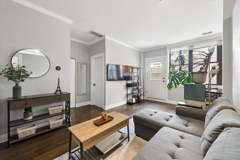 Tiny photo for 4144 N Sheridan Road #109, Chicago, IL 60613 (MLS # 12625426)