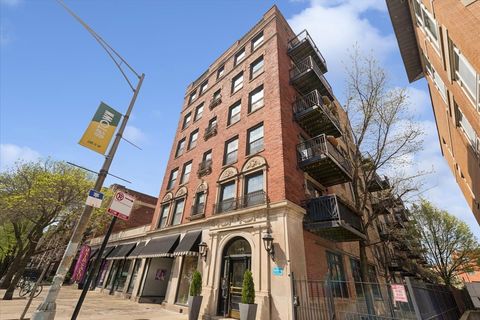 Photo of 4144 N Sheridan Road #109, Chicago, IL 60613 (MLS # 12625426)