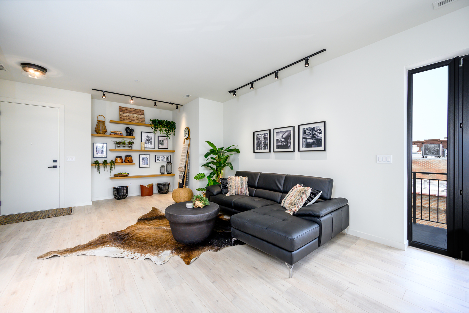 2135 W Cermak Road 1