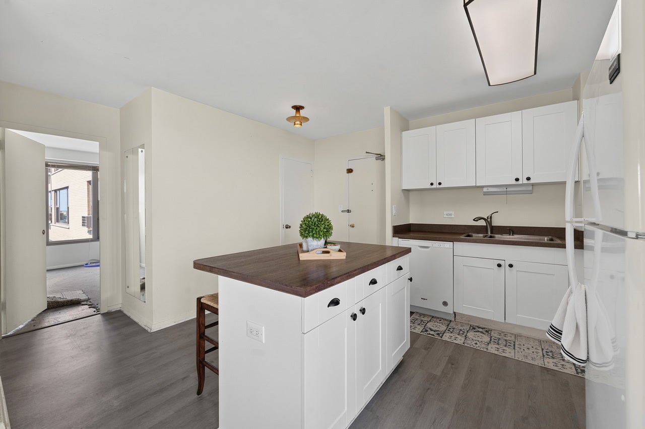 2970 N Lake Shore Drive 17A