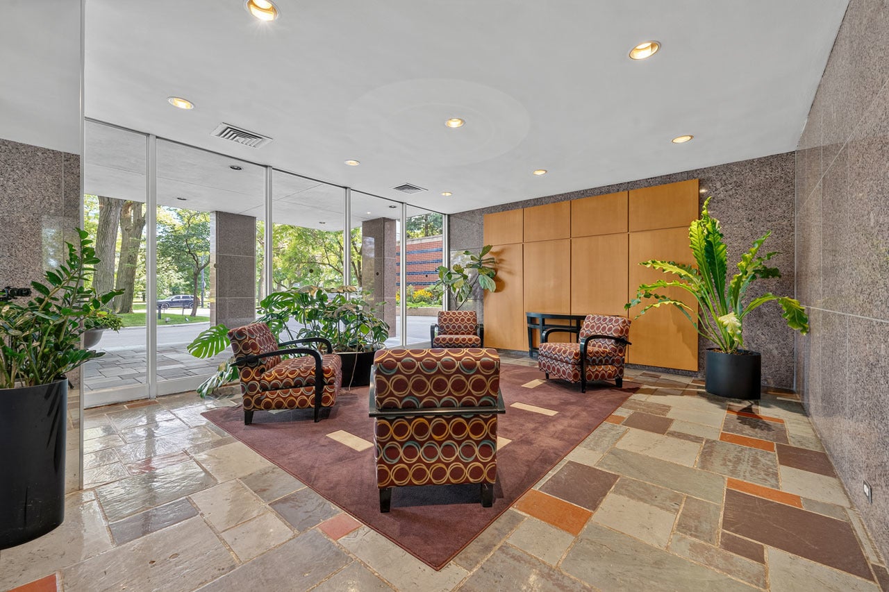 2970 N Lake Shore Drive 17A