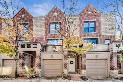 2743 N Wayne Avenue B Chicago IL 60614