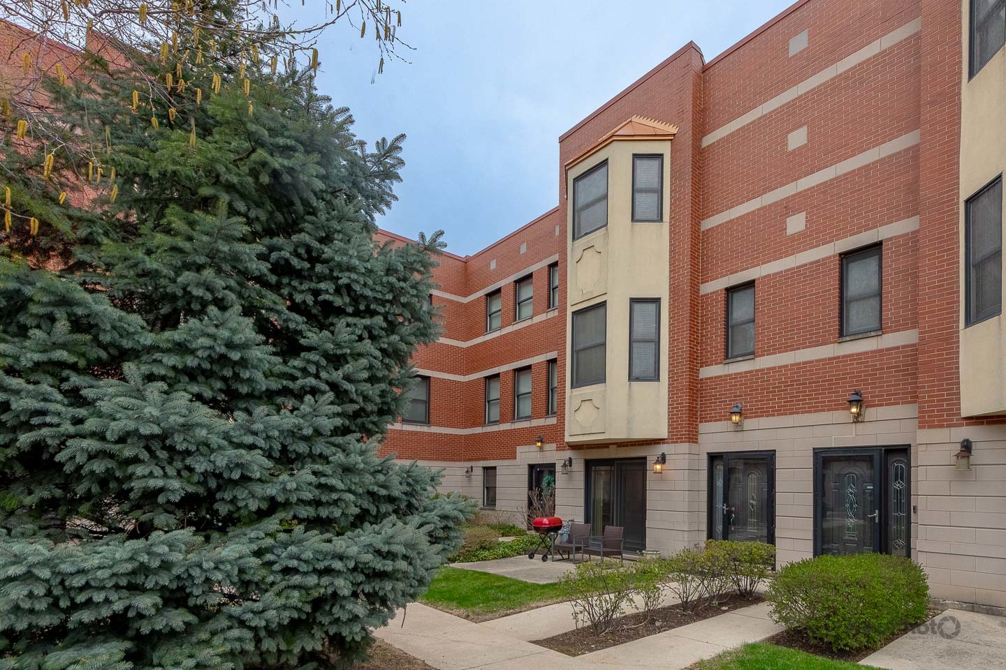 2340 W Adams Street 32