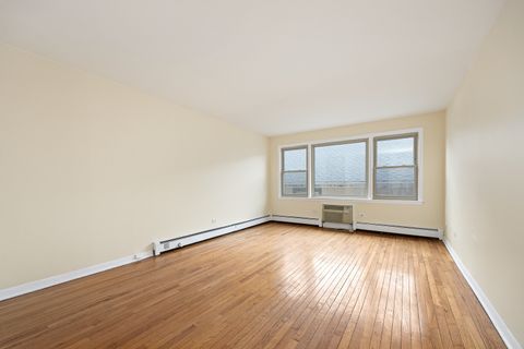 Tiny photo for 301 Chicago Avenue #3CW, Oak Park, IL 60302 (MLS # 12580115)