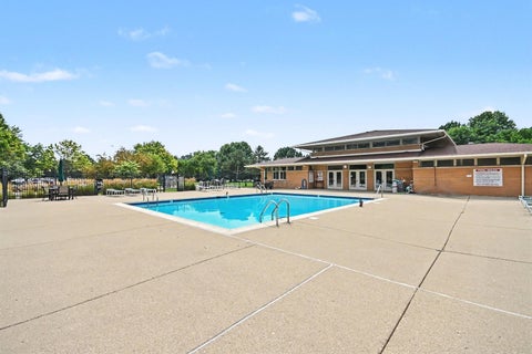 Tiny photo for 730 Creekside Drive #304, Mount Prospect, IL 60056 (MLS # 12735750)