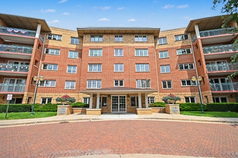 Photo of 730 Creekside Drive #304, Mount Prospect, IL 60056 (MLS # 12735750)