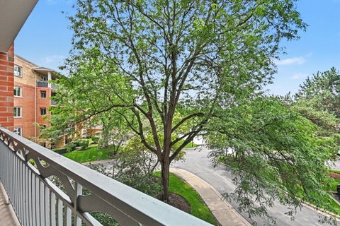 Tiny photo for 730 Creekside Drive #304, Mount Prospect, IL 60056 (MLS # 12735750)