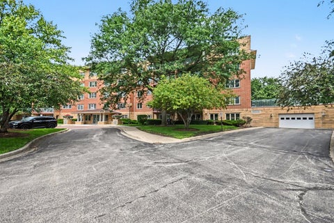 Tiny photo for 730 Creekside Drive #304, Mount Prospect, IL 60056 (MLS # 12735750)