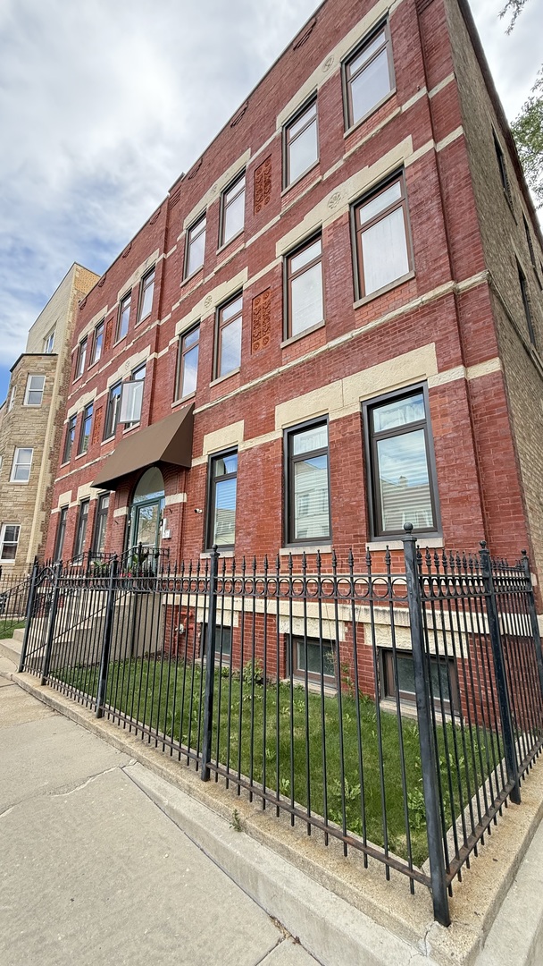 2843 S Wells Street 2E