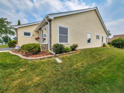 Tiny photo for 7061 Yorkshire Drive, Woodridge, IL 60517 (MLS # 12677687)