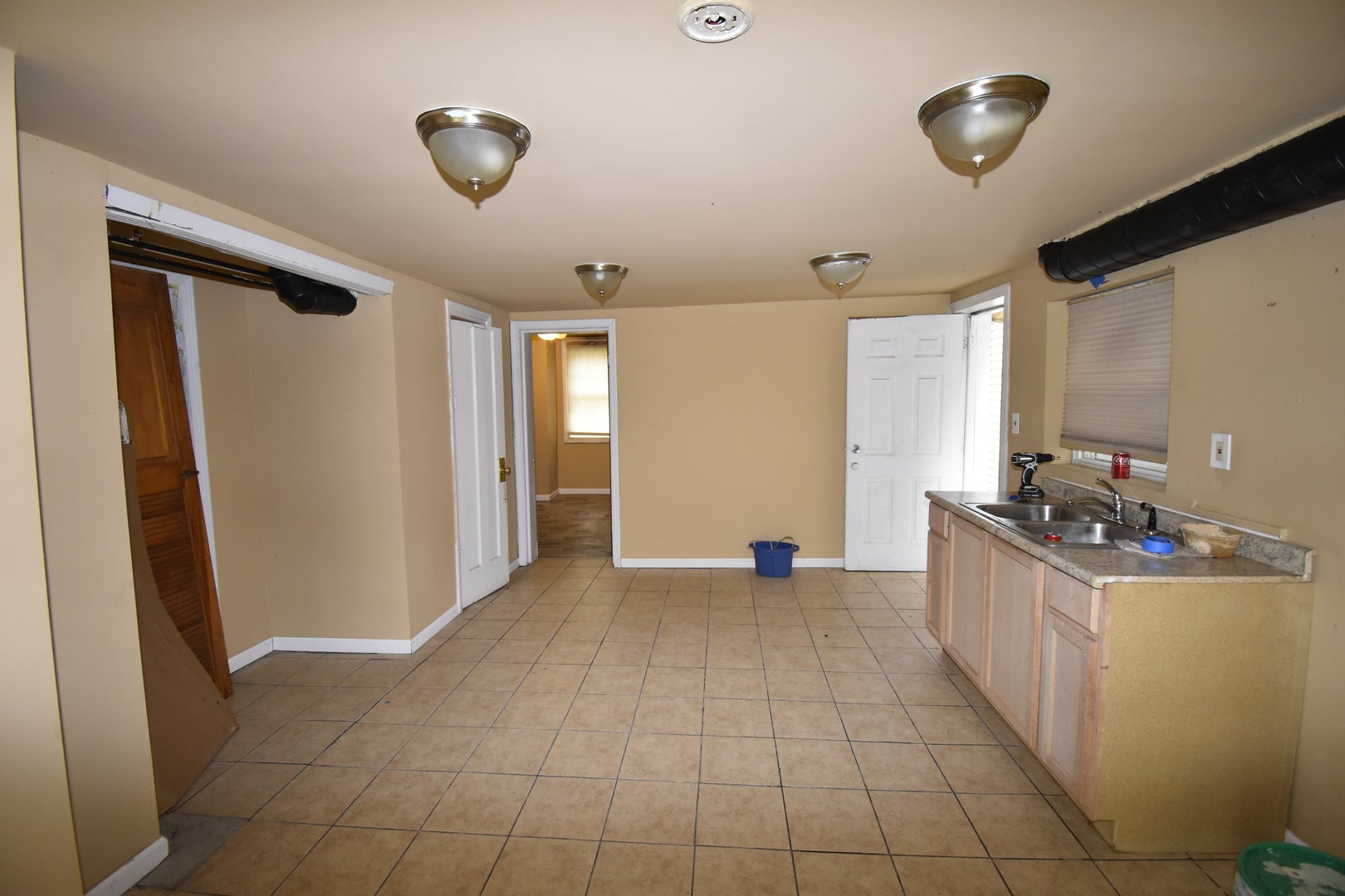 1438 W 49th Place