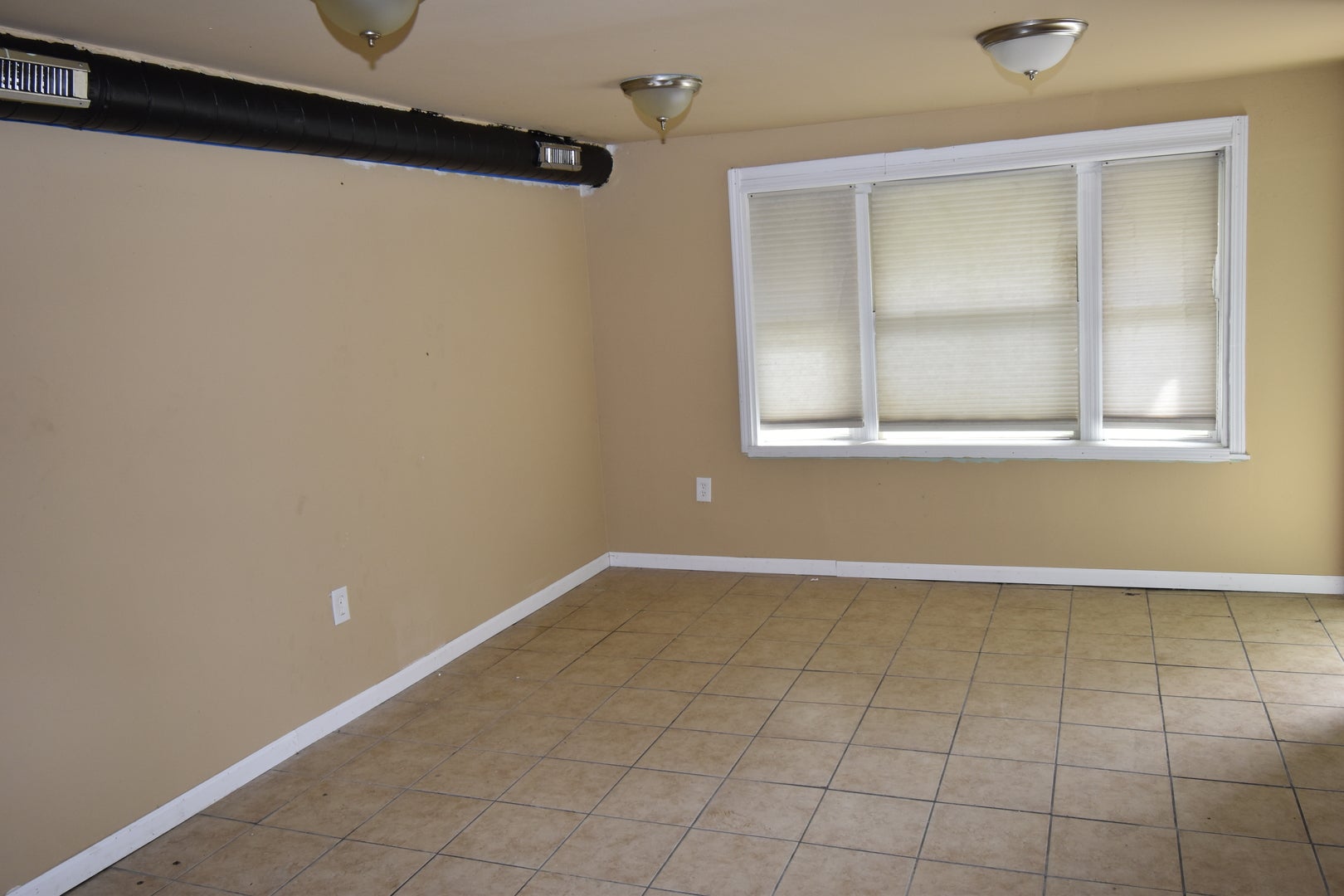 1438 W 49th Place