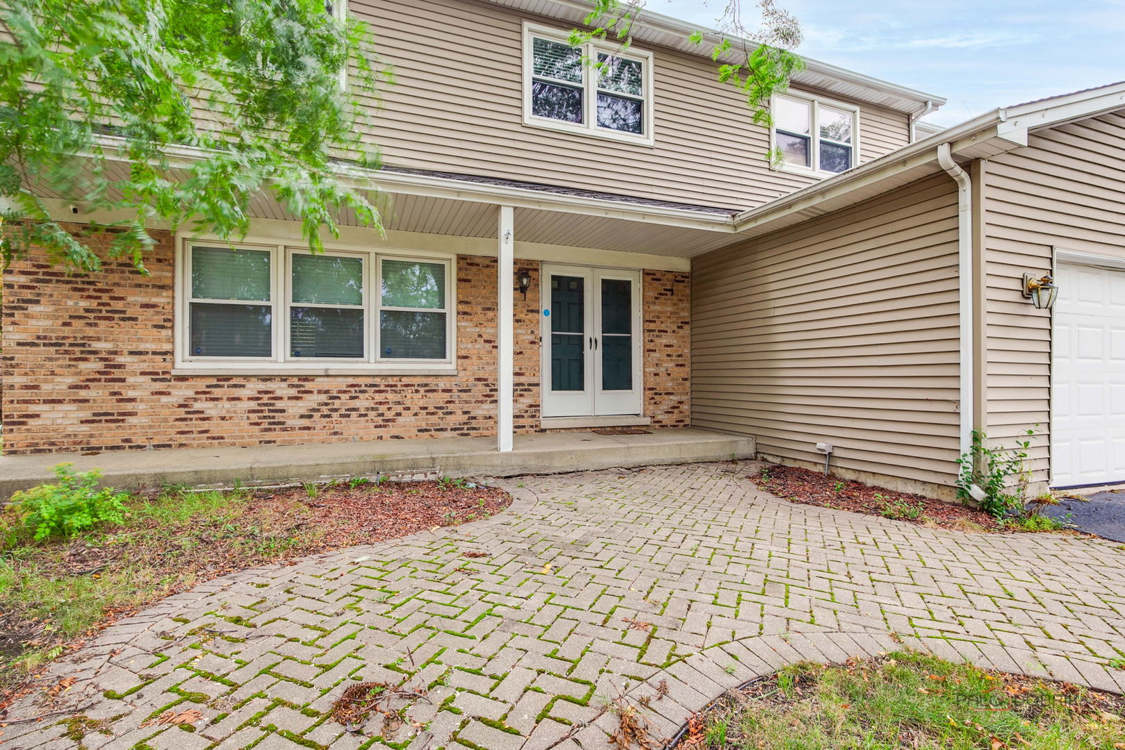 562 Applegate Lane