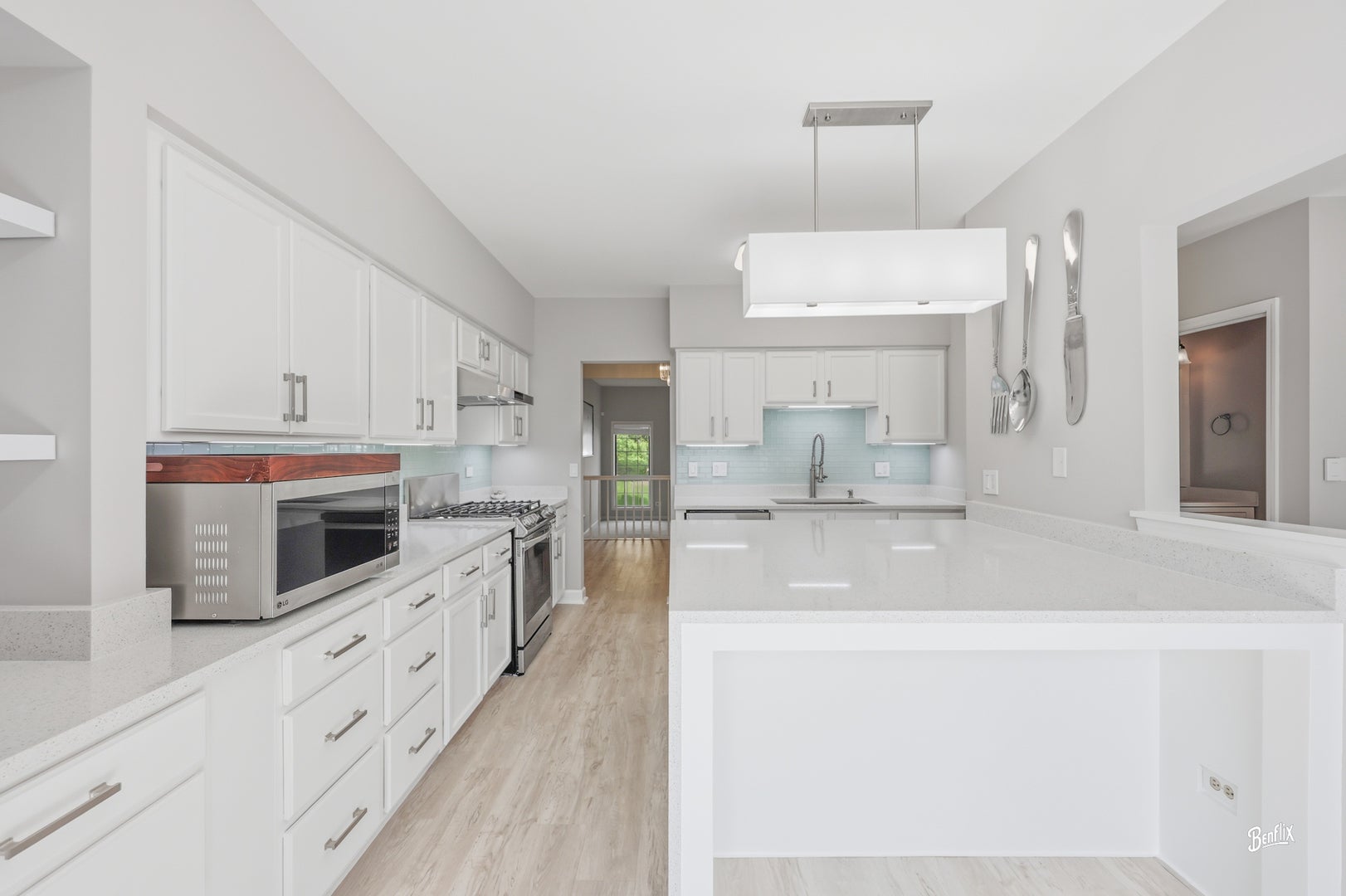 537 W Parkside Drive