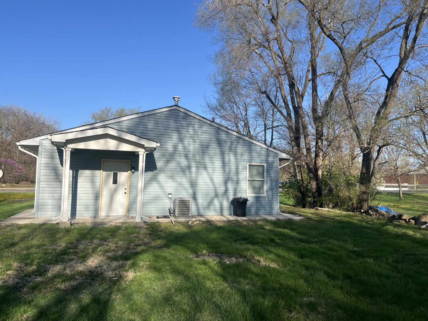 1313 N Bloomington Street