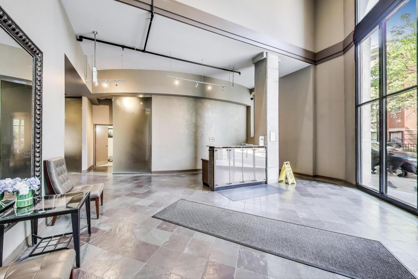 833 W 15th Place 606W