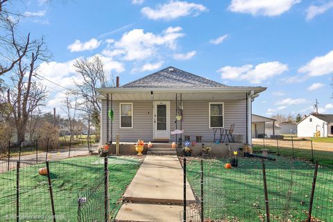 Photo of 907 N Virginia Street, Watseka, IL 60970 (MLS # 12518992)
