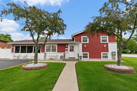 Photo of 115 N Rose Avenue, Addison, IL 60101 (MLS # 12645568)