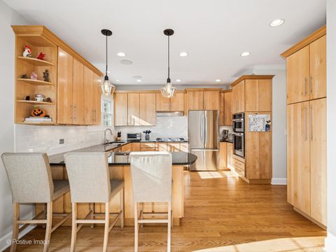 Tiny photo for 29 Waverly Avenue, Clarendon Hills, IL 60514 (MLS # 12493714)