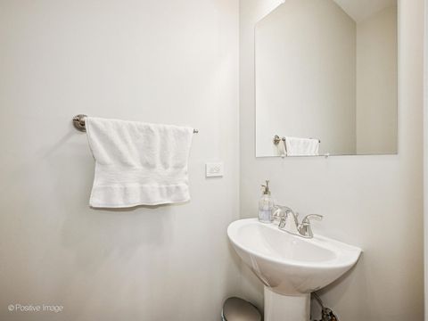 Tiny photo for 29 Waverly Avenue, Clarendon Hills, IL 60514 (MLS # 12493714)