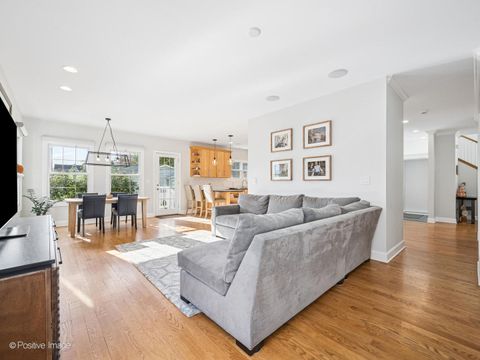 Tiny photo for 29 Waverly Avenue, Clarendon Hills, IL 60514 (MLS # 12493714)