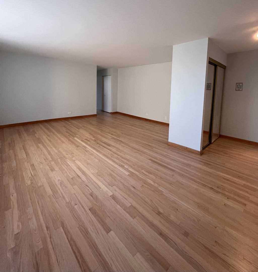 6325 N Sheridan Road 606