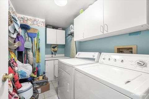 Tiny photo for 10 Farmington Court, Lake In The Hills, IL 60156 (MLS # 12578685)