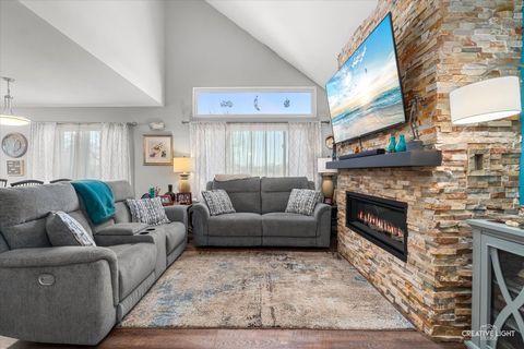 Tiny photo for 10 Farmington Court, Lake In The Hills, IL 60156 (MLS # 12578685)