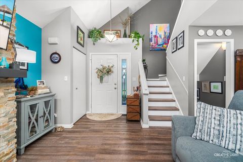 Tiny photo for 10 Farmington Court, Lake In The Hills, IL 60156 (MLS # 12578685)