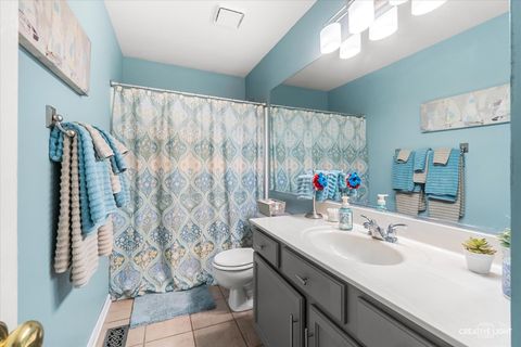 Tiny photo for 10 Farmington Court, Lake In The Hills, IL 60156 (MLS # 12578685)