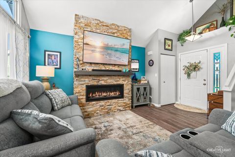 Tiny photo for 10 Farmington Court, Lake In The Hills, IL 60156 (MLS # 12578685)