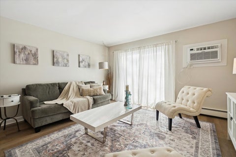 Tiny photo for 501 Carlysle Drive #7, Clarendon Hills, IL 60514 (MLS # 12543363)
