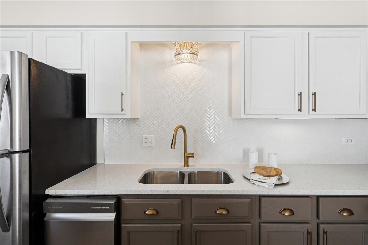 501 Carlysle Drive 7