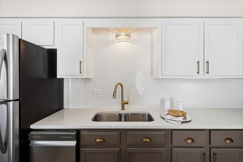 Tiny photo for 501 Carlysle Drive #7, Clarendon Hills, IL 60514 (MLS # 12543363)