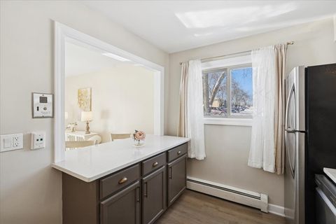 Tiny photo for 501 Carlysle Drive #7, Clarendon Hills, IL 60514 (MLS # 12543363)