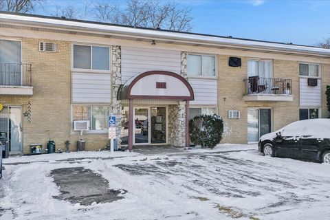 Photo of 501 Carlysle Drive #7, Clarendon Hills, IL 60514 (MLS # 12543363)