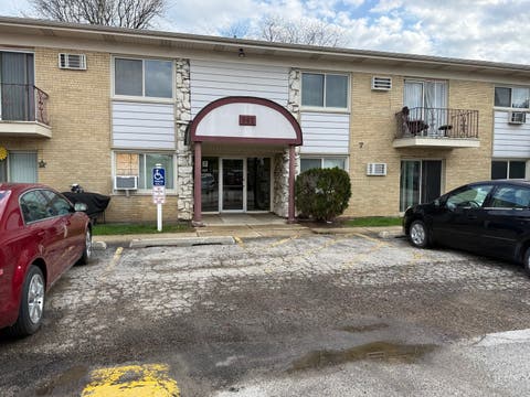 Photo of 501 Carlysle Drive #7, Clarendon Hills, IL 60514 (MLS # 12543363)