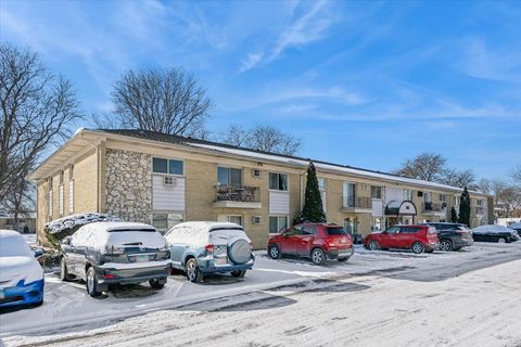 Tiny photo for 501 Carlysle Drive #7, Clarendon Hills, IL 60514 (MLS # 12543363)