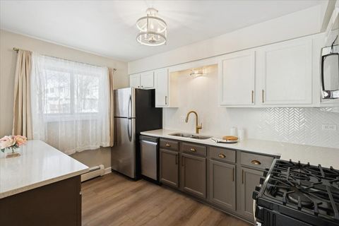 Tiny photo for 501 Carlysle Drive #7, Clarendon Hills, IL 60514 (MLS # 12543363)