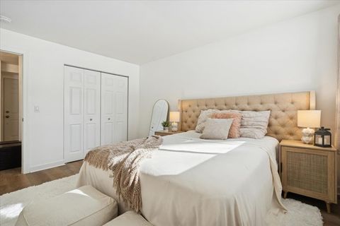 Tiny photo for 501 Carlysle Drive #7, Clarendon Hills, IL 60514 (MLS # 12543363)