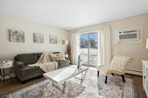 Tiny photo for 501 Carlysle Drive #7, Clarendon Hills, IL 60514 (MLS # 12543363)