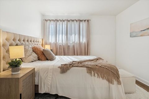 Tiny photo for 501 Carlysle Drive #7, Clarendon Hills, IL 60514 (MLS # 12543363)