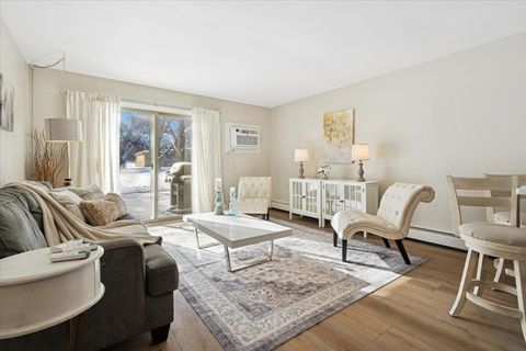 Tiny photo for 501 Carlysle Drive #7, Clarendon Hills, IL 60514 (MLS # 12543363)