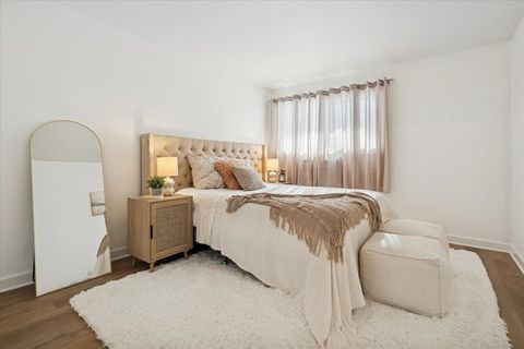 Tiny photo for 501 Carlysle Drive #7, Clarendon Hills, IL 60514 (MLS # 12543363)