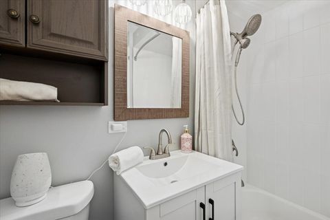 Tiny photo for 501 Carlysle Drive #7, Clarendon Hills, IL 60514 (MLS # 12543363)