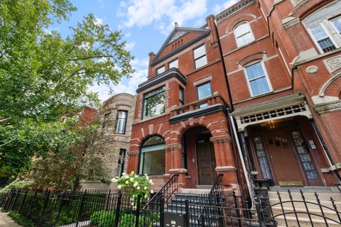 2053 W Evergreen Avenue 1 Chicago IL 60622